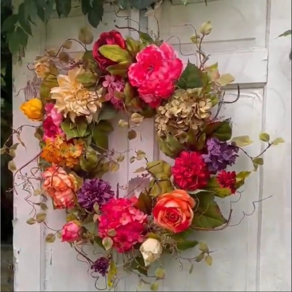 GORGEOUS FLORAL WREATH    NEW/HANDMADE - Picture 3 of 8